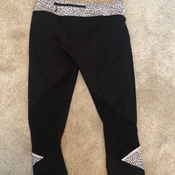 Funky lululemon leggings - Picture 2 of 4